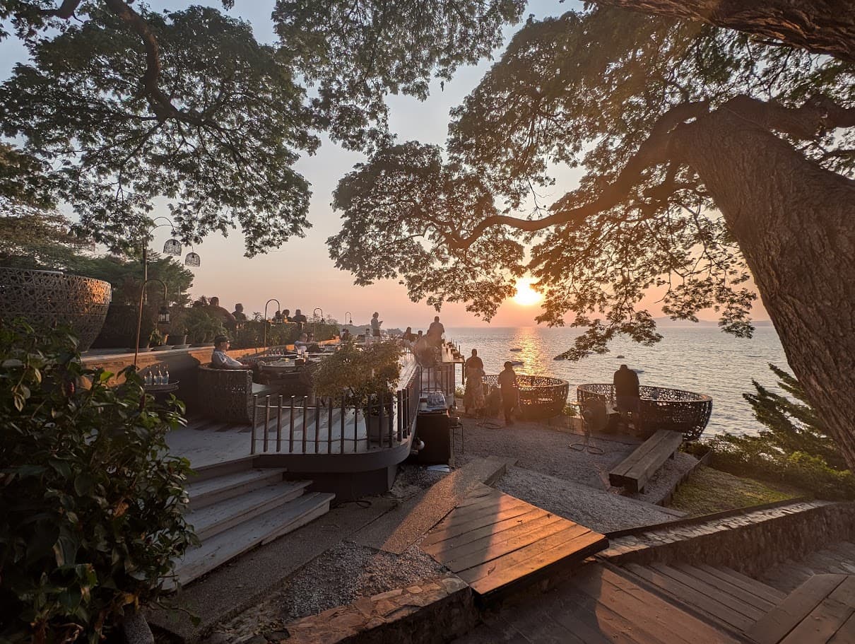 The Sky Gallery Pattaya cliff restaurant on Pratamnak Hill with panoramic sunset view over Pattaya Bay and Koh Larn island