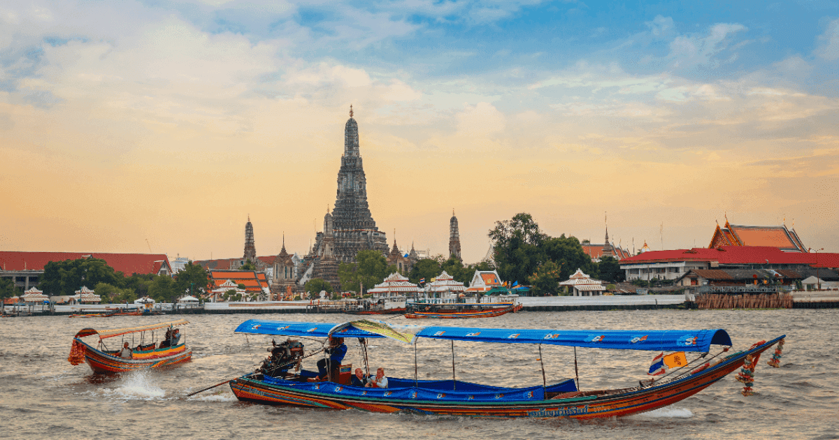 Longtail speedboat Chao Phraya River Bangkok Thailand Wat Arun temple private boat tour