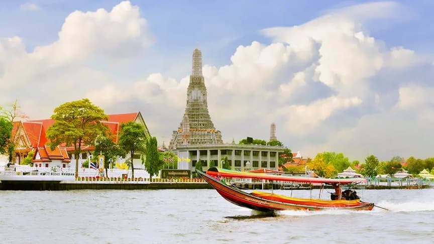 Private tour Wat Arun Bangkok longtail boat Chao Phraya River temples private guide