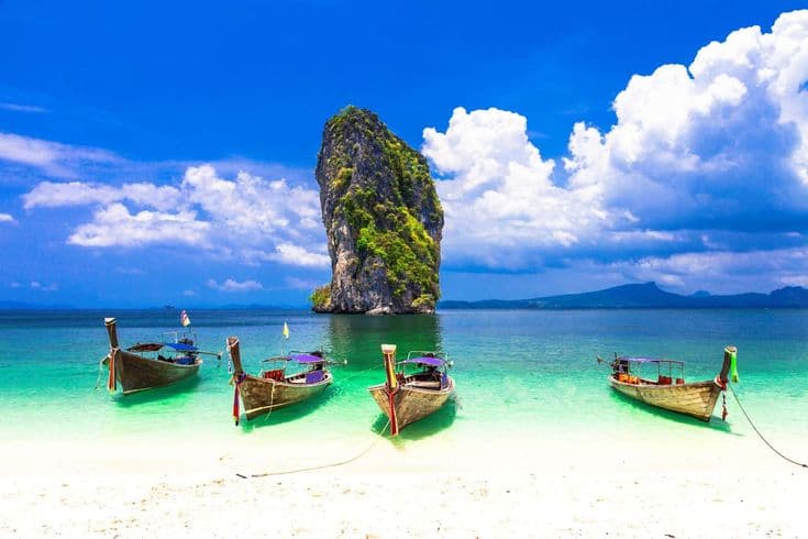 Talay Waek sandbar Krabi — white sand strip rising between Tup, Mor and Chicken Islands at low tide