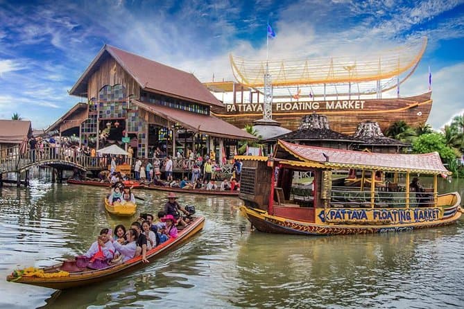 Best full-day Pattaya tour — Floating Market, Tiger Park, Big Buddha and Sanctuary of Truth in one private route, Thailand 2026