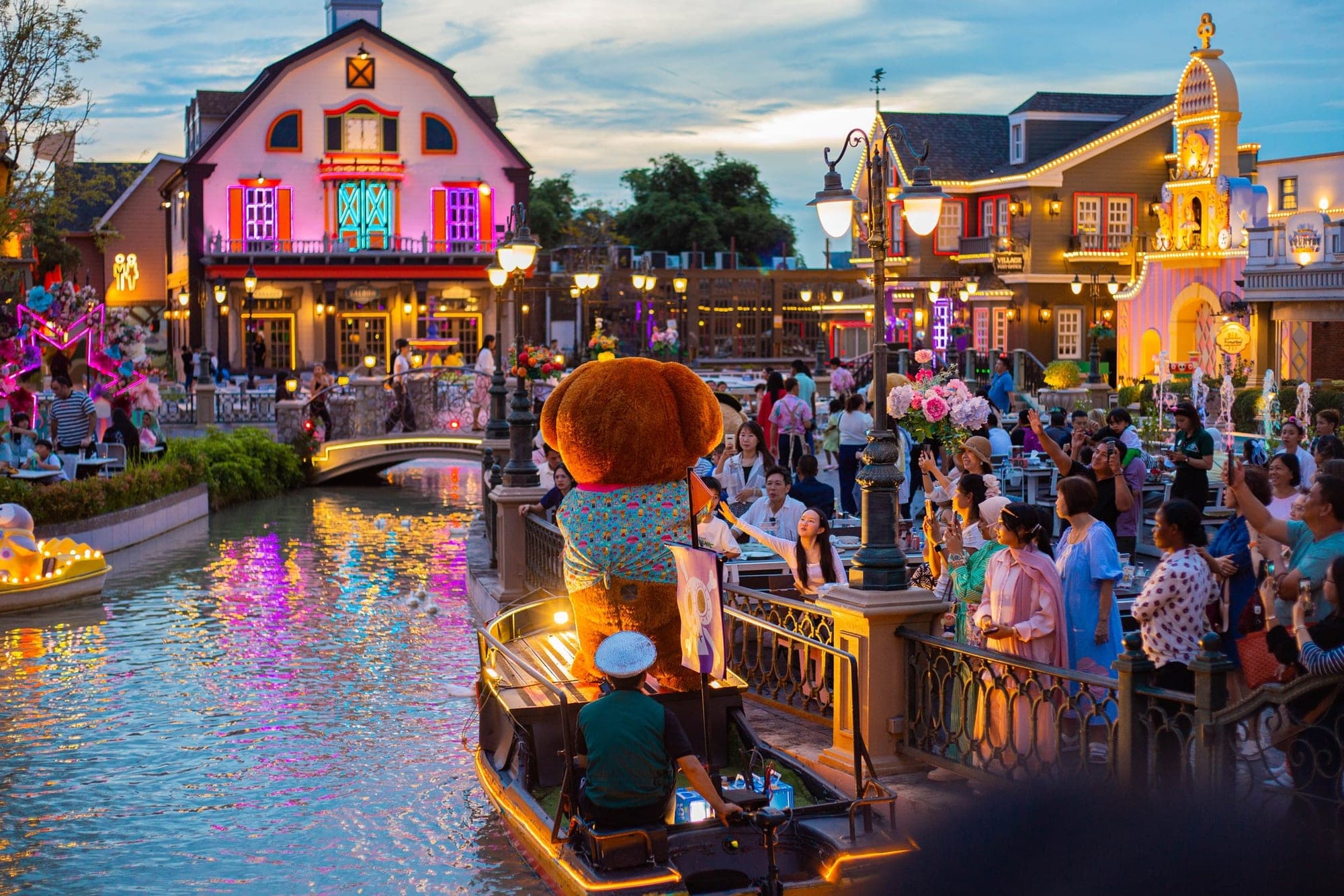Chocolate Ville Bangkok lake LED boat show at night — daily evening performance