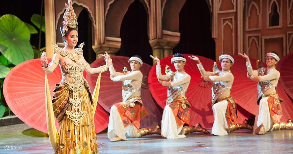 Colosseum Show Pattaya Thai Sawasdee welcome scene traditional costumes