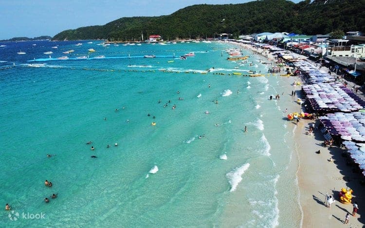 جزيرة المرجان باتايا — شاطئ تاوان في كو لان بمياه فيروزية ورمل أبيض