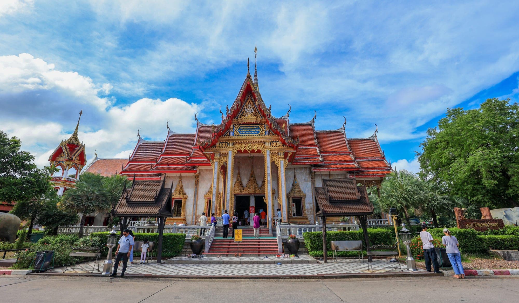 Wat Chalong Grand Pagoda Phra Mahathat Chedi golden temple Phuket Thailand