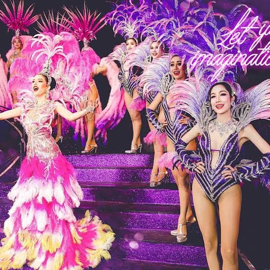 Simon Cabaret Phuket cast finale with the full company on stage