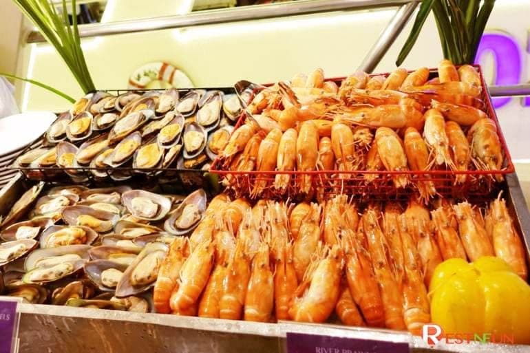 Seafood corner with river prawns and New Zealand mussels on the Chao Phraya Princess cruise