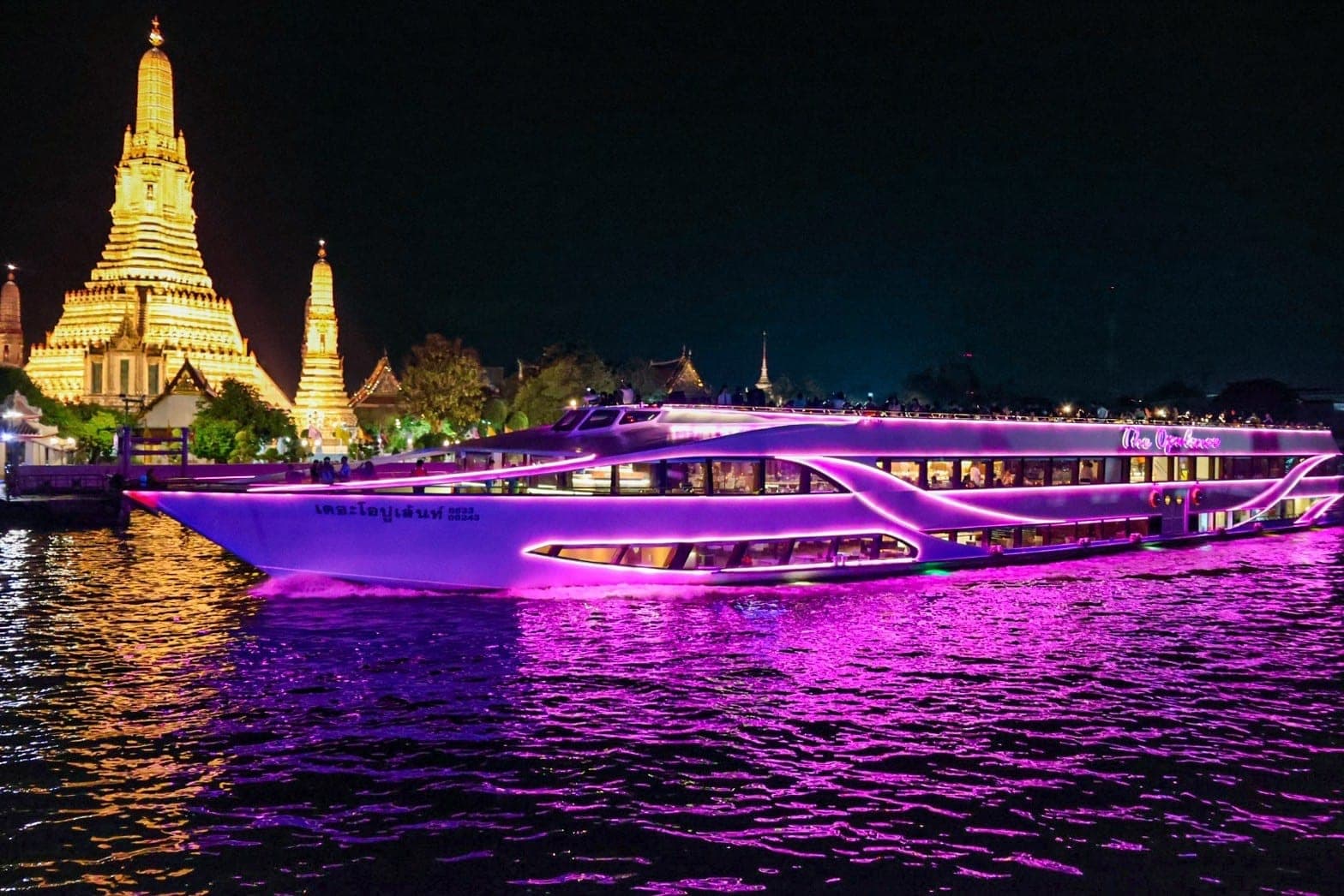 Live band performance on The Opulence Cruise Bangkok luxury dinner cruise