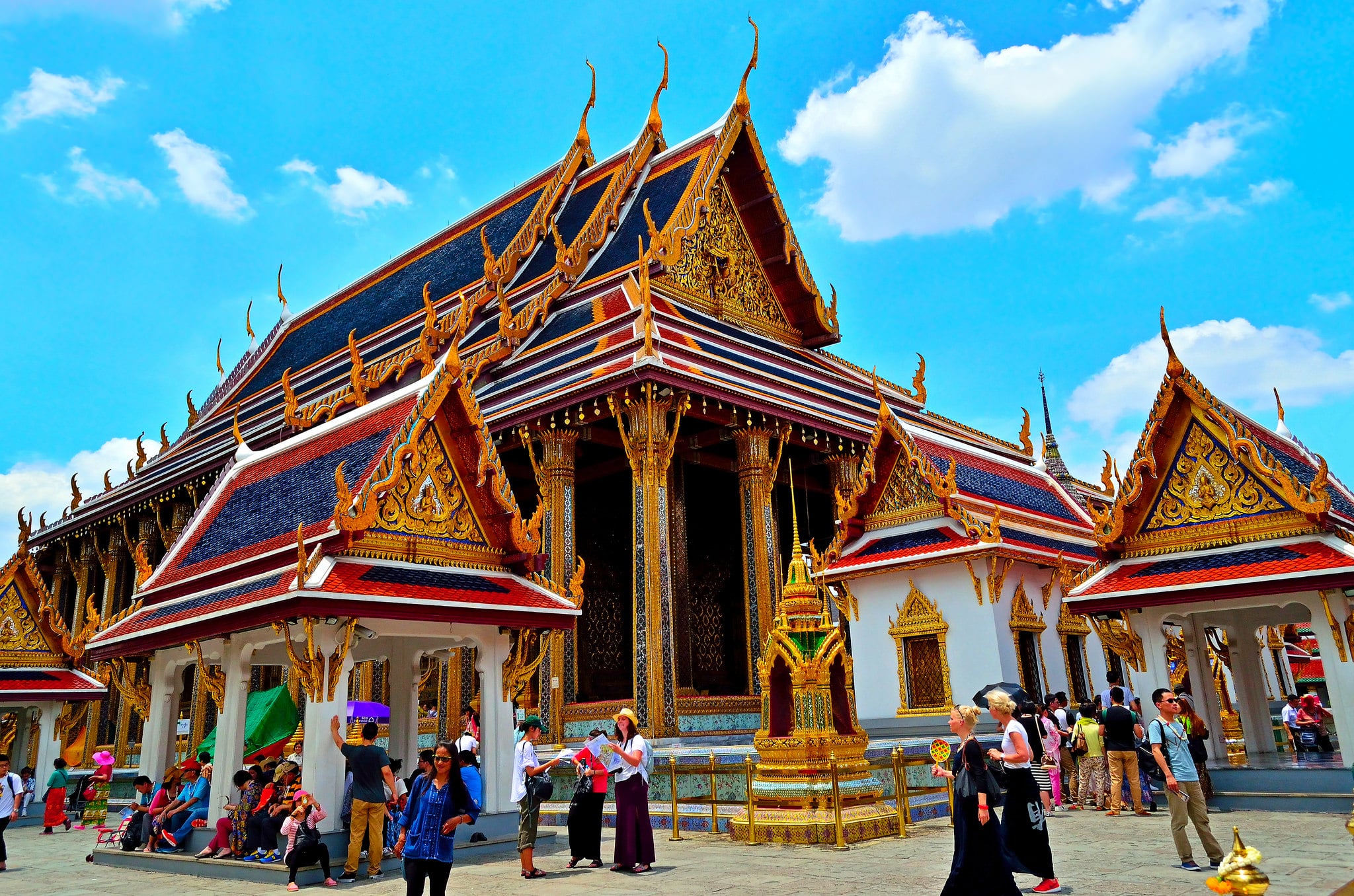 Dreistöckiges goldenes Dach im Grand Palace Bangkok — private geführte Tour