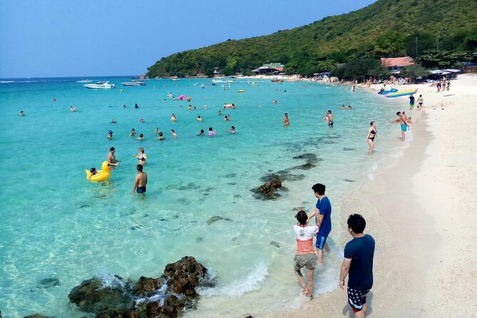 Coral Island Pattaya beach viewpoint above Tawaen Beach — 20-minute hike, 360-degree panorama