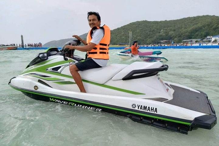 Jet ski rental Tawaen Beach Coral Island Pattaya — optional activity, agree price before you start