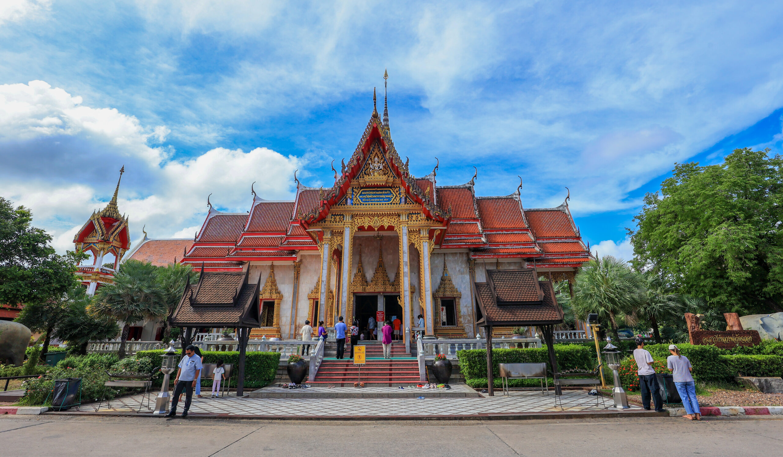 Wat Chalong Grand Pagoda Phra Mahathat Chedi golden temple Phuket Thailand