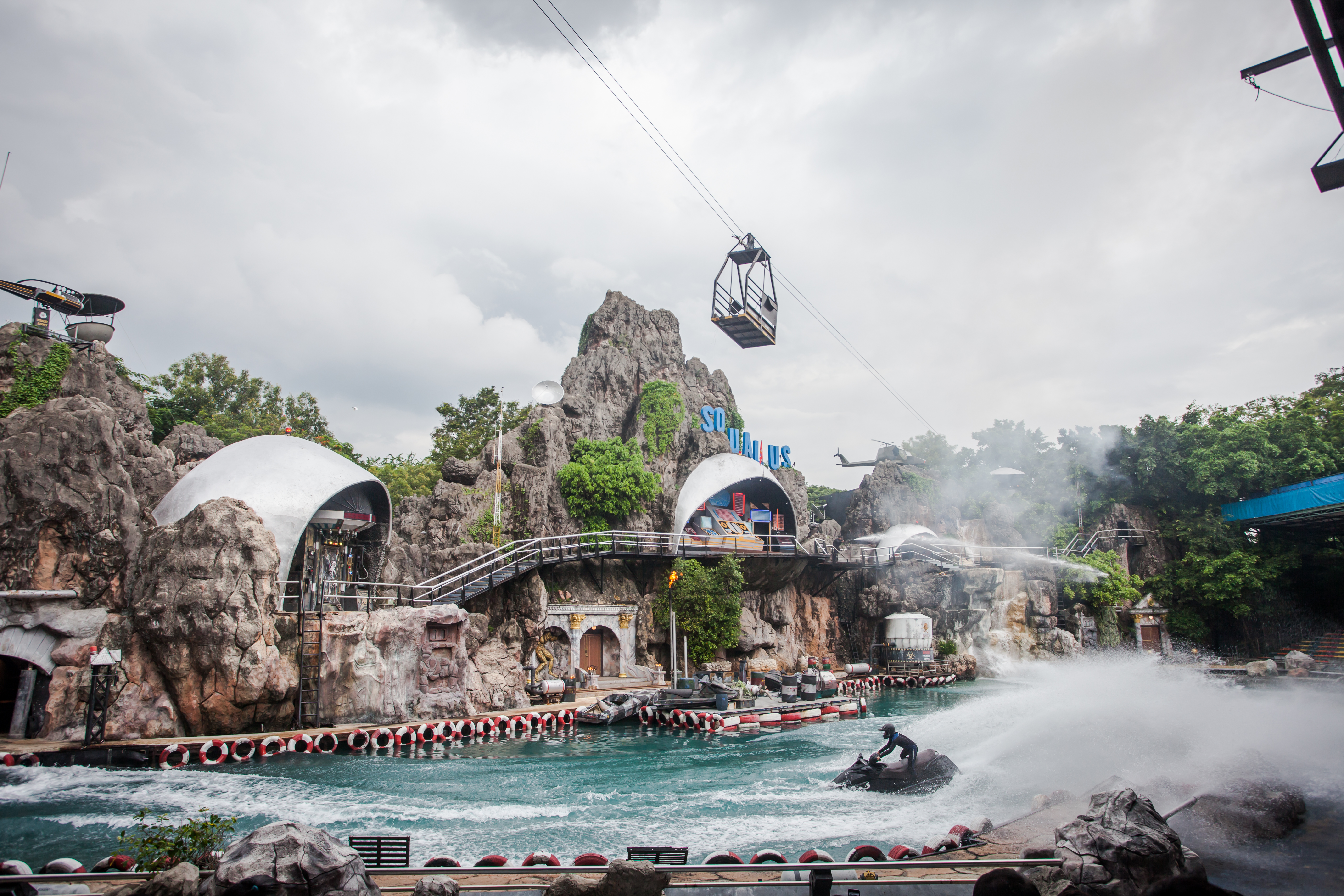 Spy War stunt show Safari World Bangkok — motorcycles explosions and live stunts