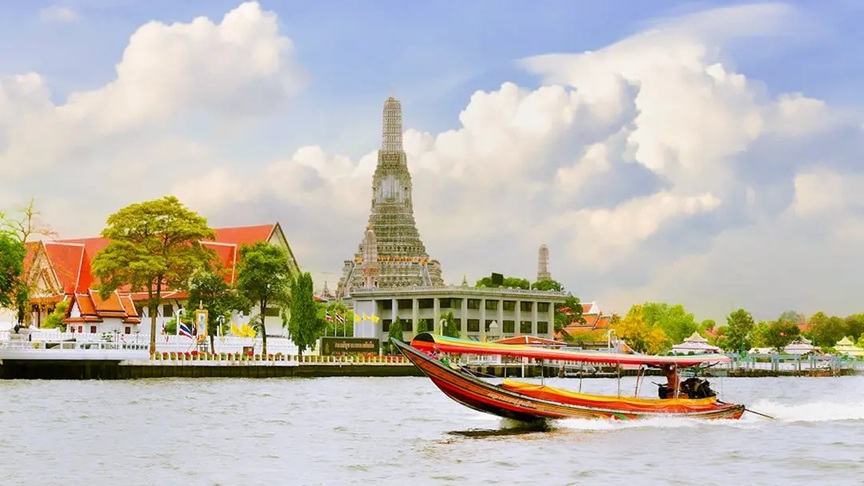 Cross-river ferry Wat Pho to Wat Arun Bangkok local boat experience Chao Phraya